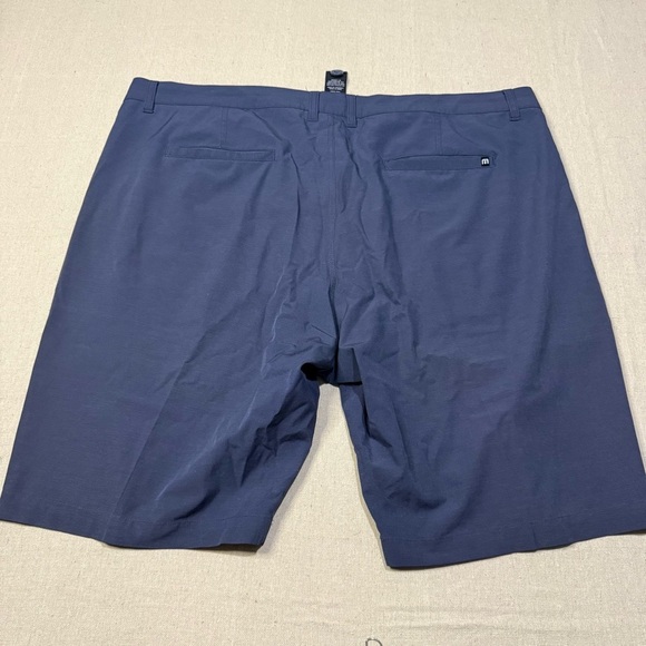 Travis Mathew Navy Blue Performance Stretch Golf 10” Shorts Pockets Mens size 42 - Picture 2 of 7